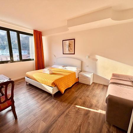 Aparthotel Victoria Royal Garden Côme Esterno foto