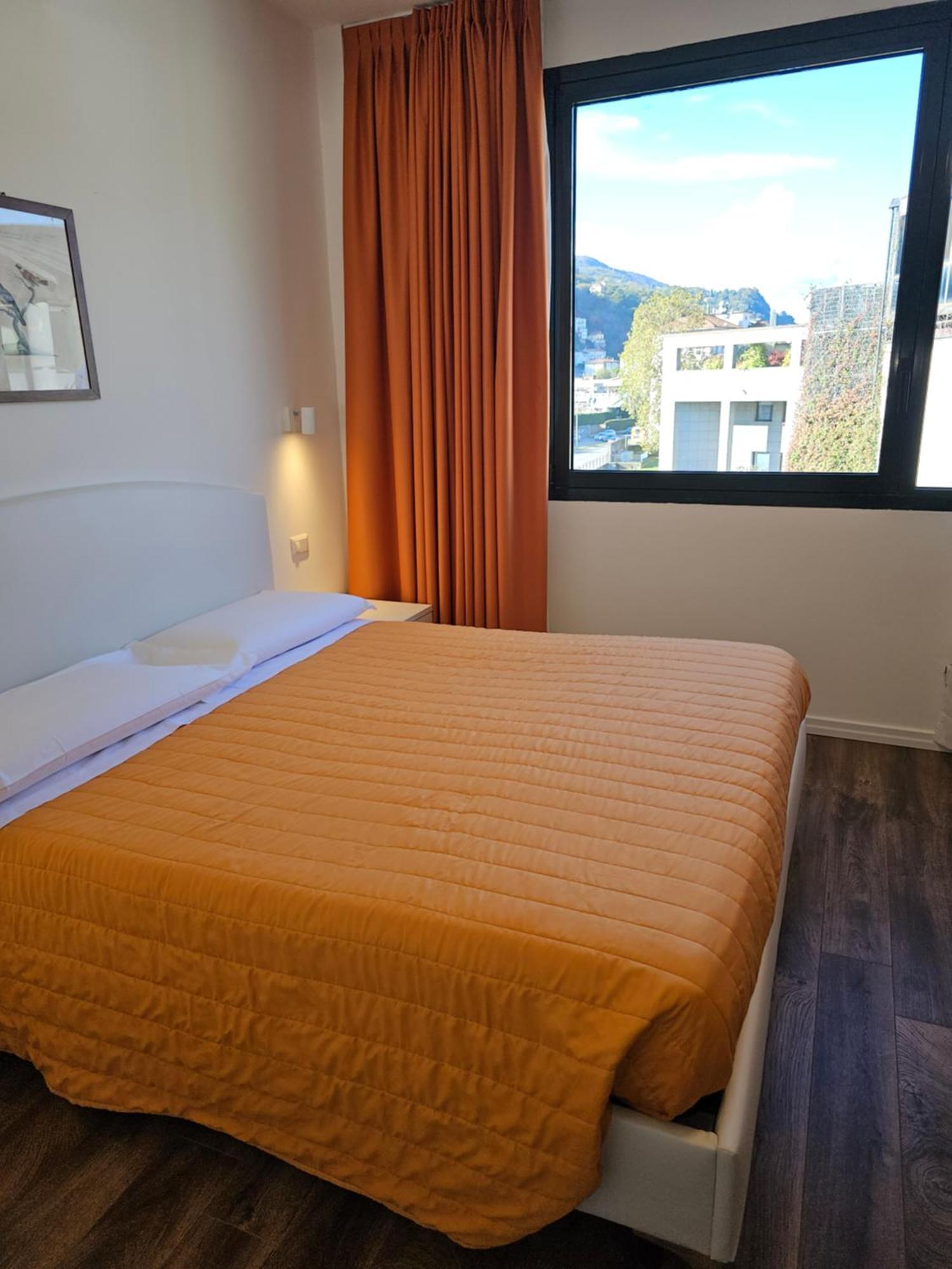 Aparthotel Victoria Royal Garden Côme Esterno foto