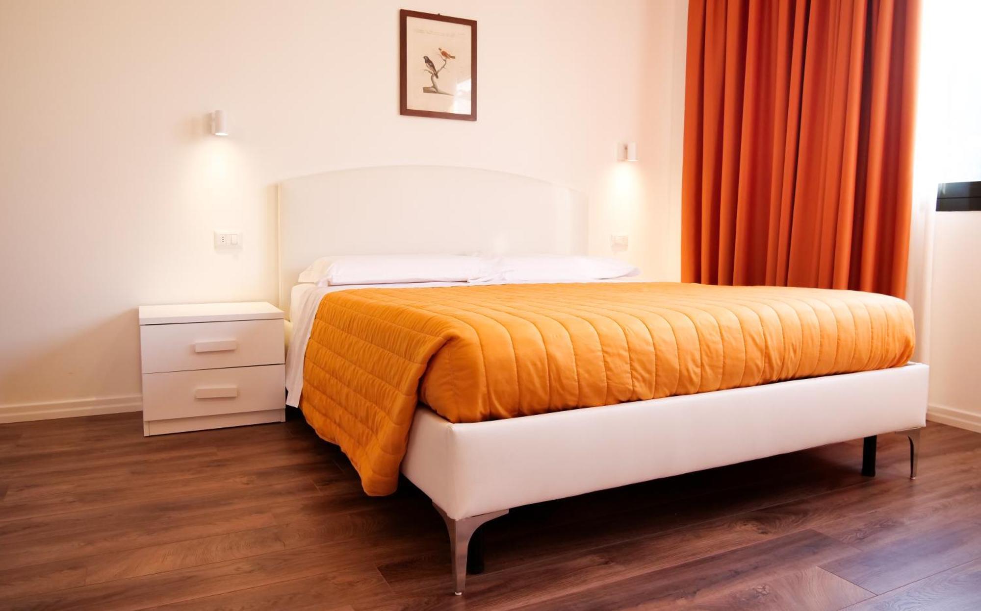 Aparthotel Victoria Royal Garden Côme Esterno foto