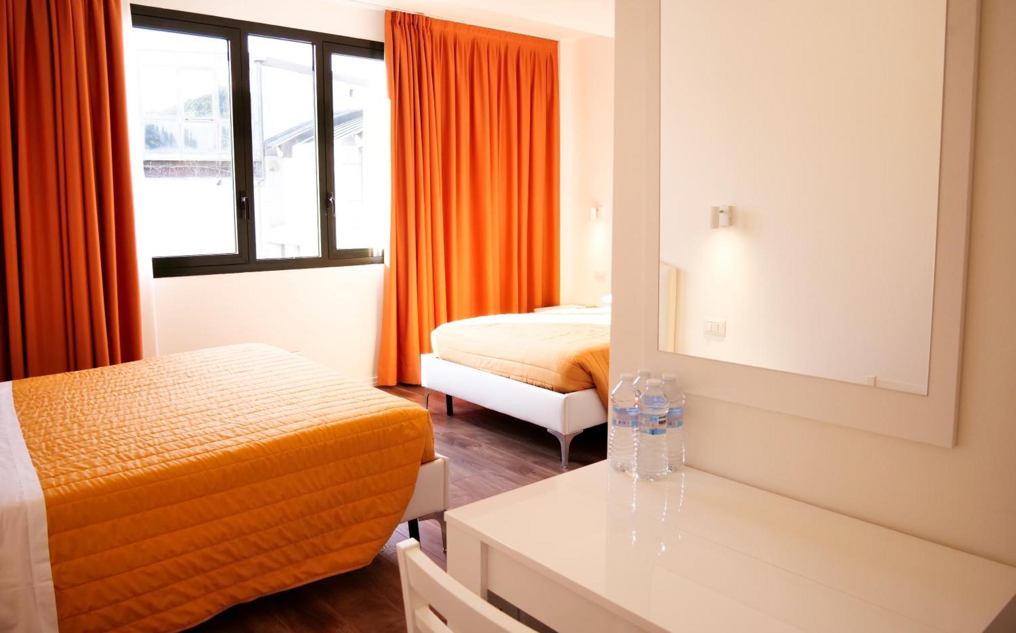 Aparthotel Victoria Royal Garden Côme Esterno foto