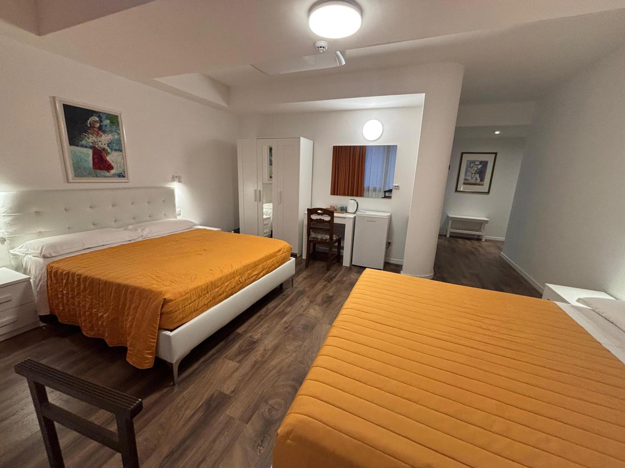 Aparthotel Victoria Royal Garden Côme Esterno foto