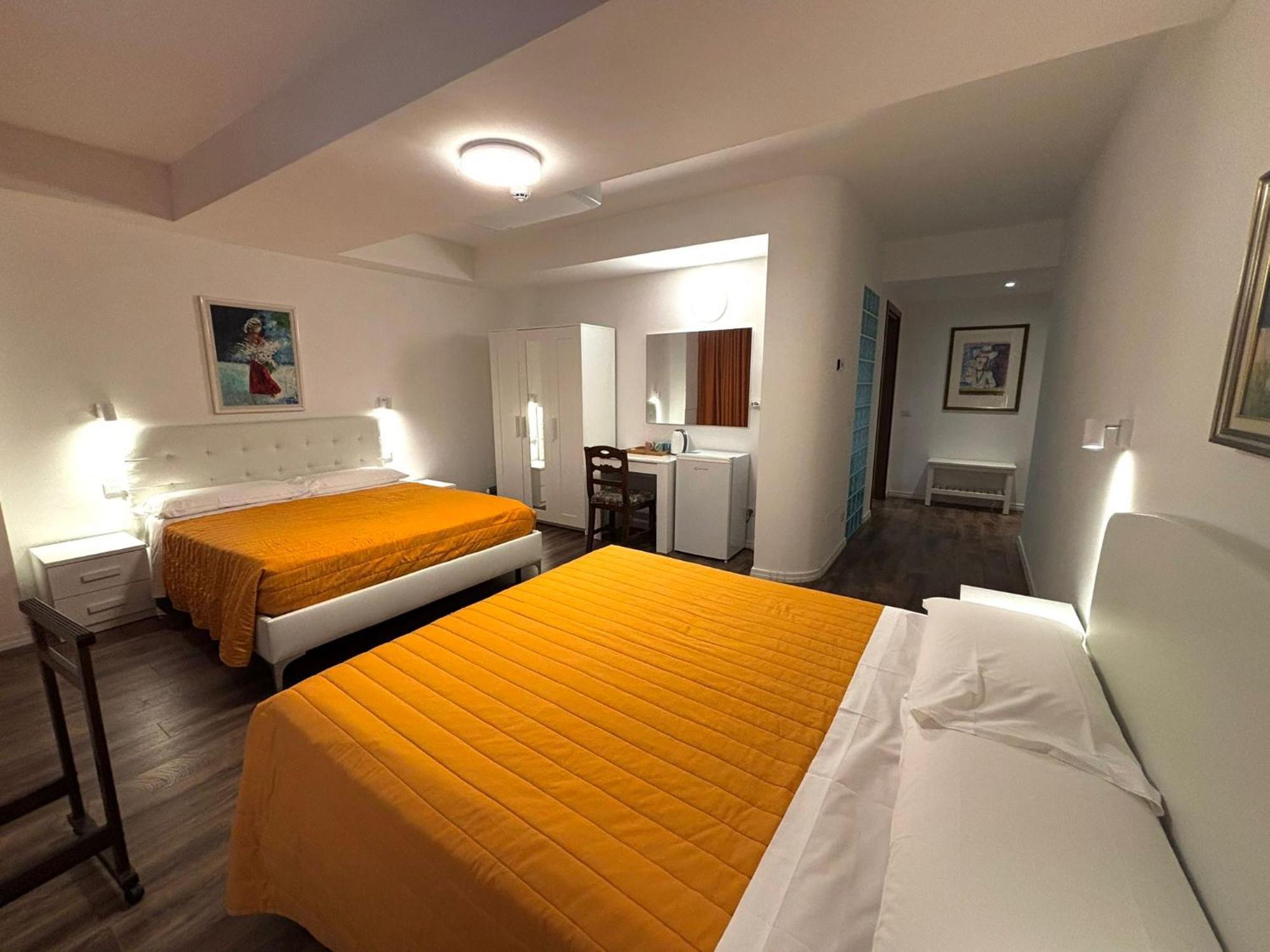 Aparthotel Victoria Royal Garden Côme Esterno foto