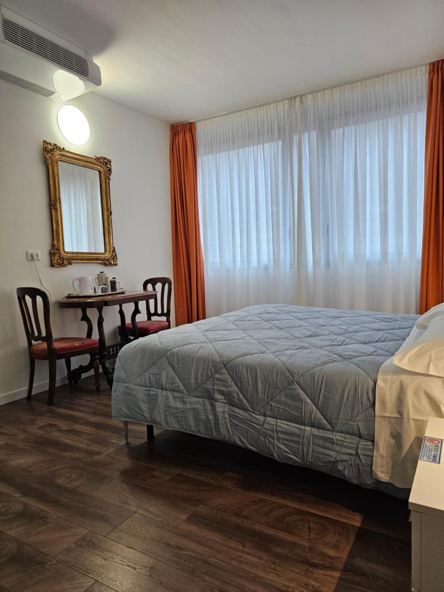 Aparthotel Victoria Royal Garden Côme Esterno foto