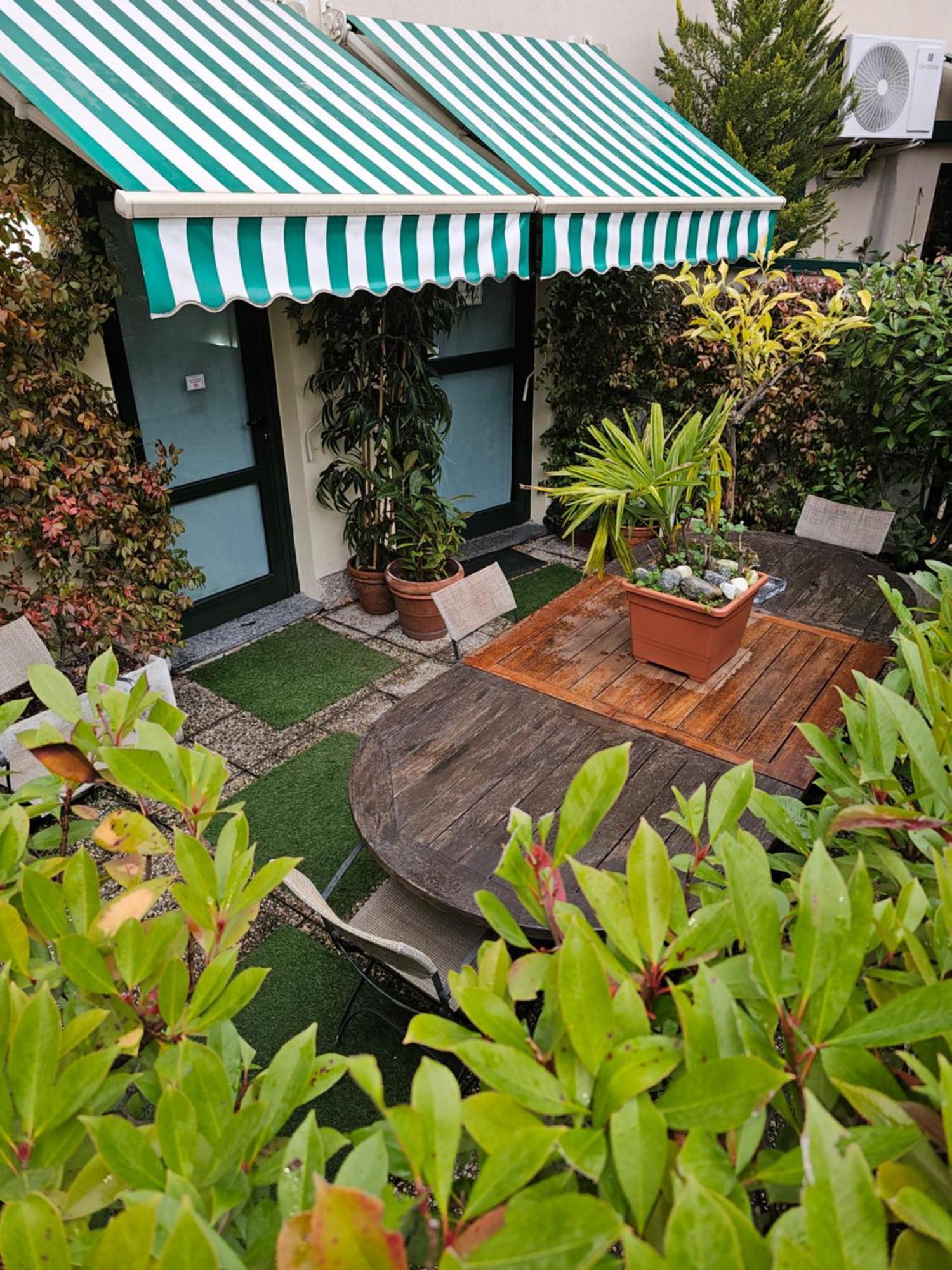 Aparthotel Victoria Royal Garden Côme Esterno foto