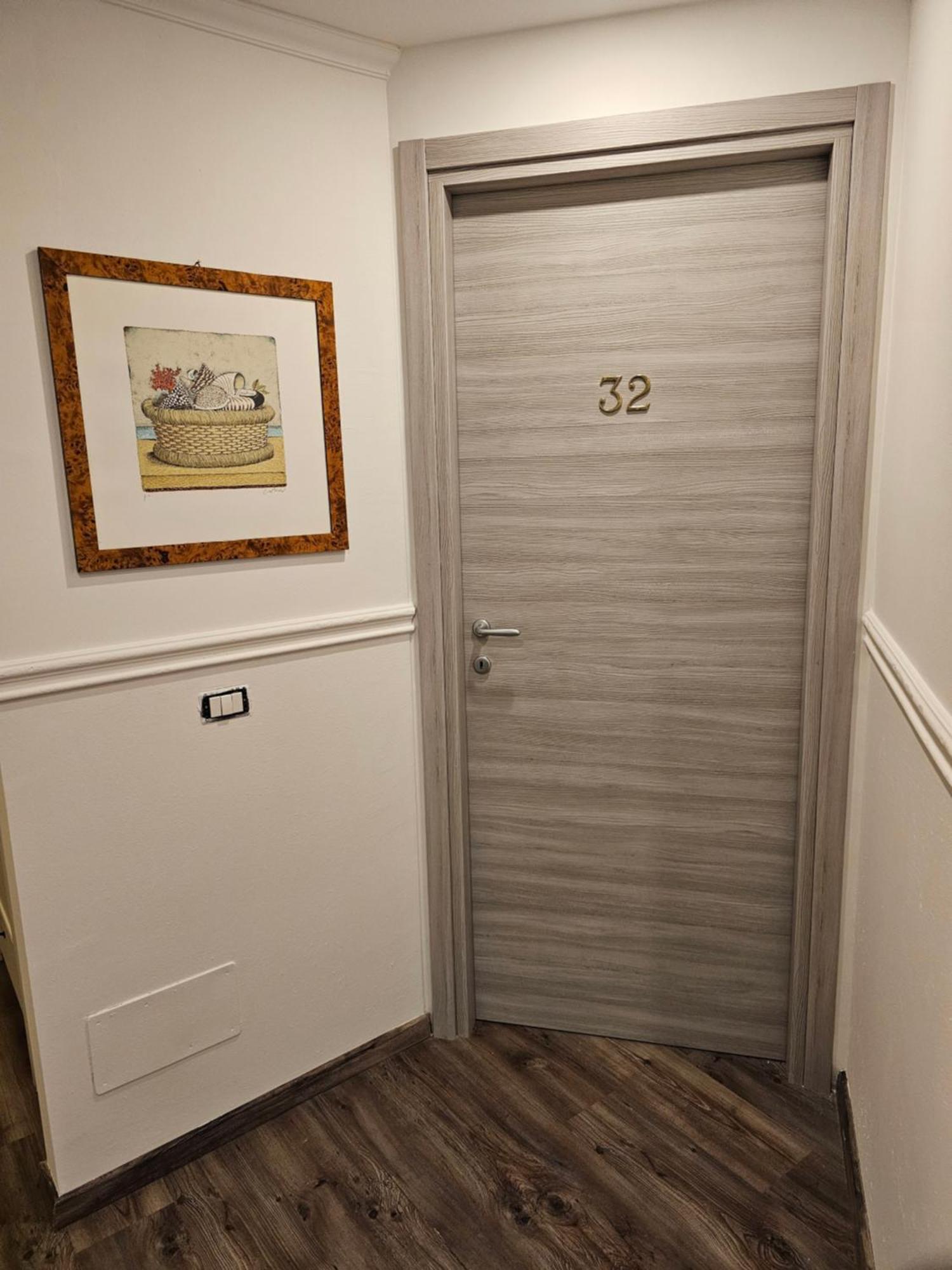 Aparthotel Victoria Royal Garden Côme Esterno foto