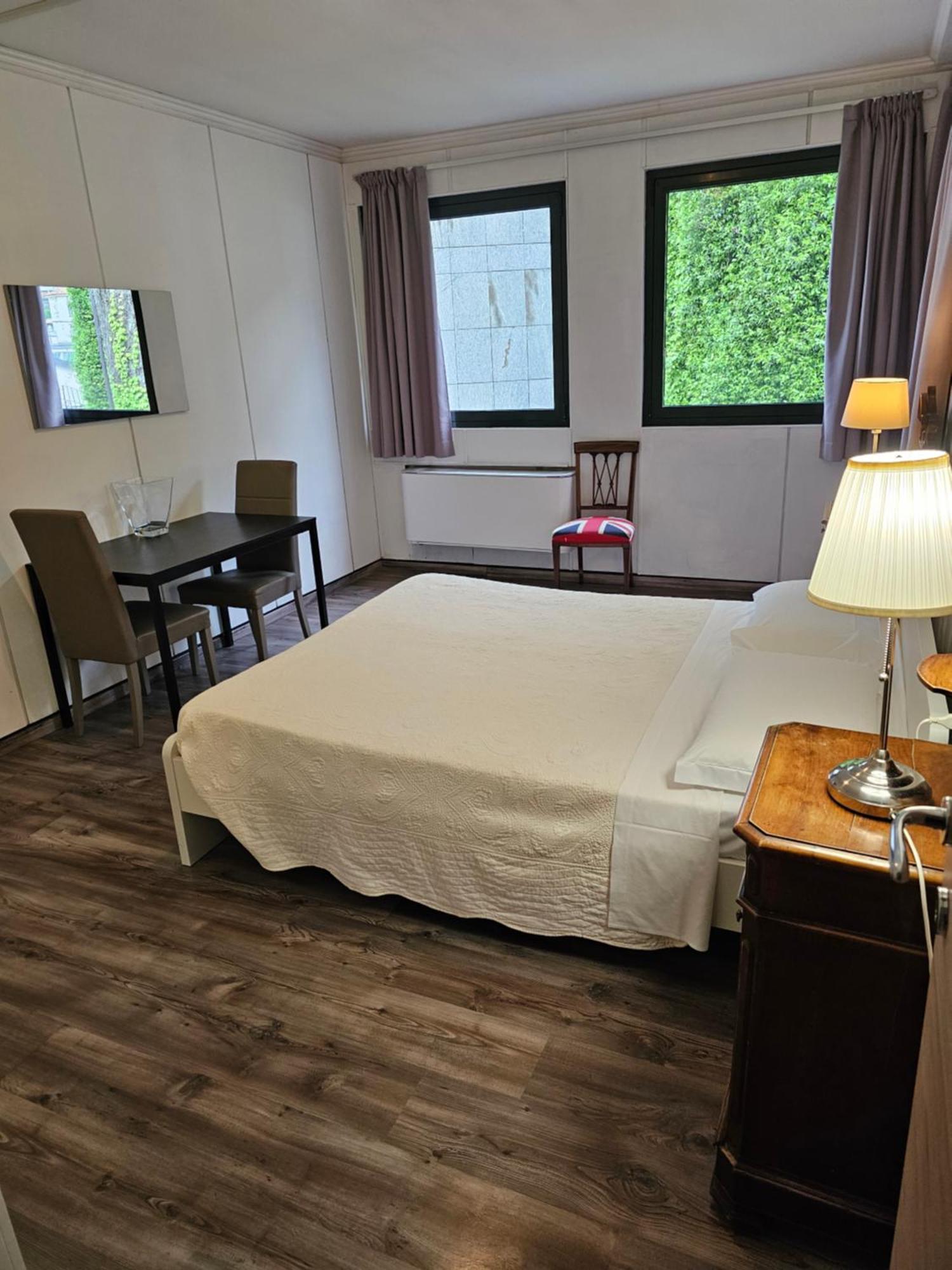 Aparthotel Victoria Royal Garden Côme Esterno foto