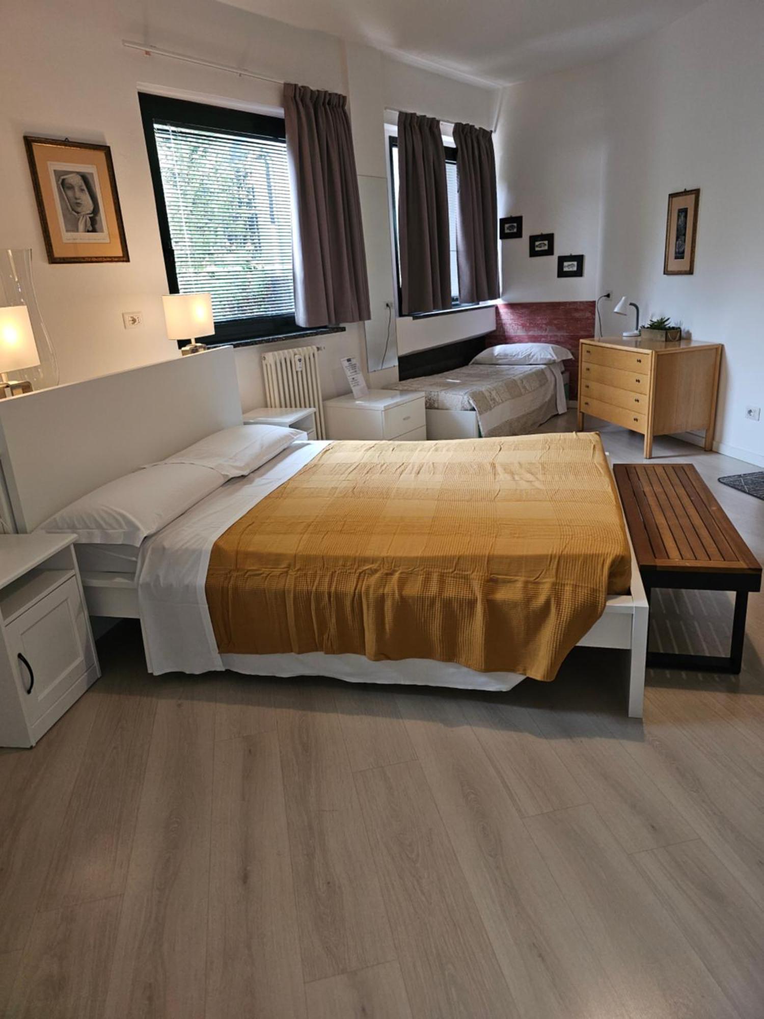Aparthotel Victoria Royal Garden Côme Esterno foto